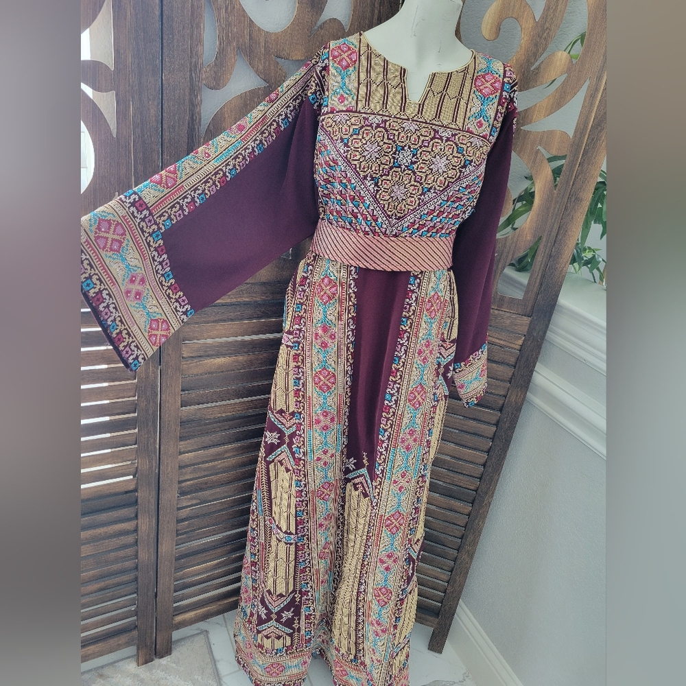 Embroidered Thobe